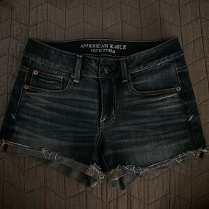 American Eagle Outfitters stretch Shortie Jean shorts with frayed cuff edge sz 2